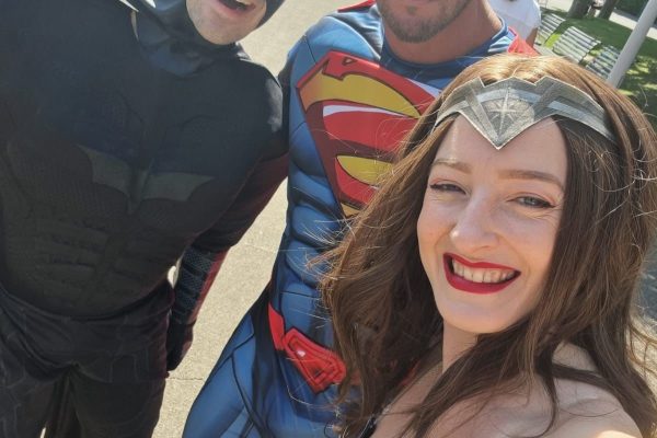 Wonder woman batman superman selfie nvrlnd